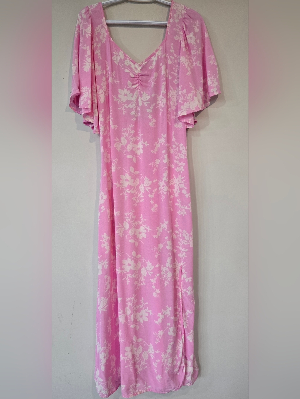 Amazing! Boho. Beach. Cottage Core. a new day. Pink and White Floral Maxi Dress.
